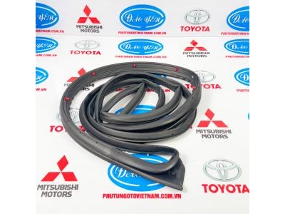 Ron Cánh Cửa Trước Yaris Cross 2025 67862-BZ320, 67861-BZ320
