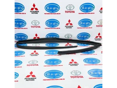 Ron U Trước Mitsubishi Xpander Cross 2025 5705A989, 5705A990