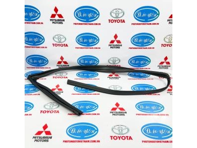 Ron U Trước Mitsubishi Xpander 2017- 2019 5705A989, 5705A990