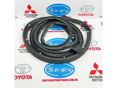 Ron Cửa Trước Xpander 2021 5725A436, 5725A435