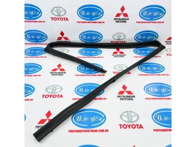 Ron Chặn Kính Sau Mitsubishi Xpander 2021 5735A759, 5735A760