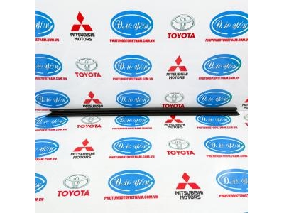 Lông Mi Trong Sau Xpander Cross 2021 5736A759, 5736A760