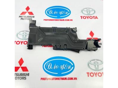Đế Dưới Toyota Innova 2017 82663-0K020
