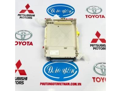 Hộp Cầu Chì Trong Camry 2017 82730-33P40