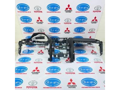 Mặt Taplo Prado 2017 55401-60936-C1