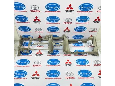 Taplo Mảnh Dưới Altis 2010 55303-02290-E0