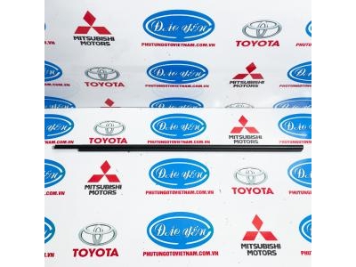 Lông Mi Ngoài Trước Innova Cross 2023 75720-VT010, 75710-VT010