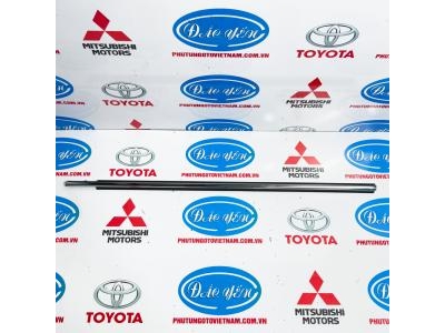 Lông Mi Ngoài Trước Innova Cross 2025 75720-VT020, 75710-VT020