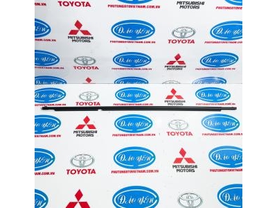 Lông Mi Ngoài Sau Innova Cross 2023 75740-VT010, 75730-VT010