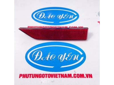 Đèn Phản Quang Cản Sau Toyota Veloz 2023