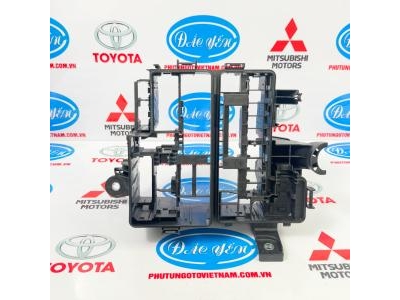 Thân Cái Innova Cross 2026 82741-VT010