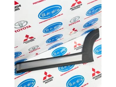 Ốp Cửa Sau Mitsubishi Xpander Cross 2023 82871W000P, 82870W000P