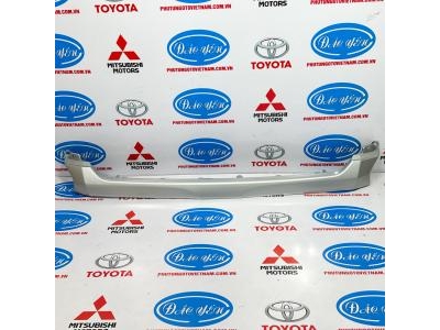 Nẹp Trên Toyota Hiace 2014 53111-26540