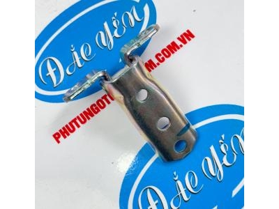 Bản Lề Dưới Cửa Sau Attrage 5702A161, 5702A162