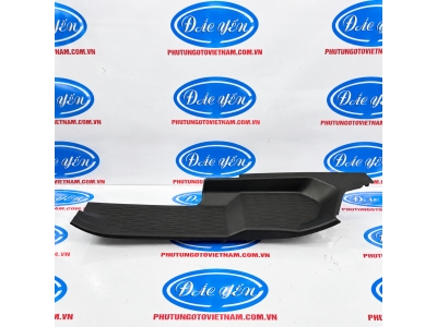 Ốp Bông Tăng Bệ Bước Sau Innova Cross 2025 67918-VT010-C0