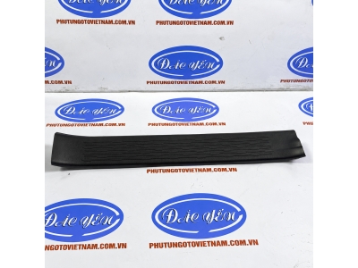 Ốp Bông Tăng Bệ Bước Innova Cross 2026 67914-VT010-C0
